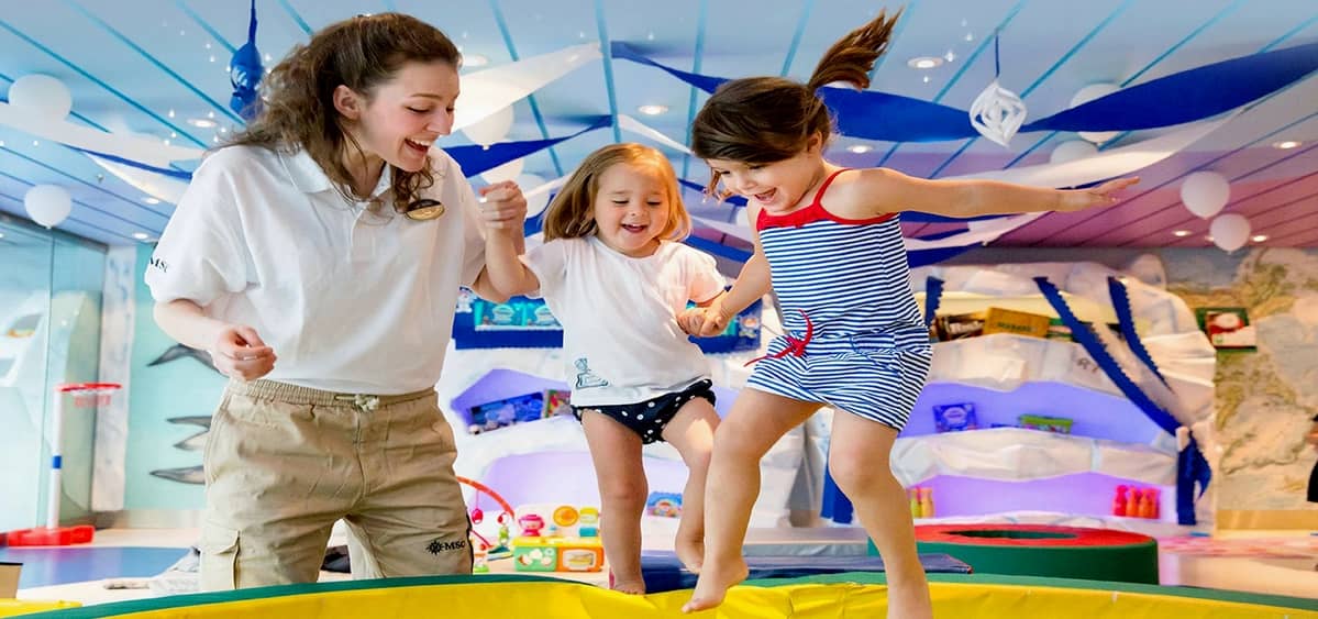 4- CLUBS INFANTILES & ADOLESCENTES <br> DIVERSIÓN PARA TODAS LAS EDADES DE 0 A 17 AÑOS