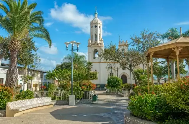 Plaza central de Montecristi