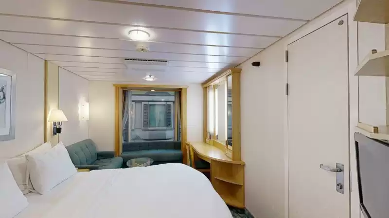 Cabina interior comunicada con vista al paseo
